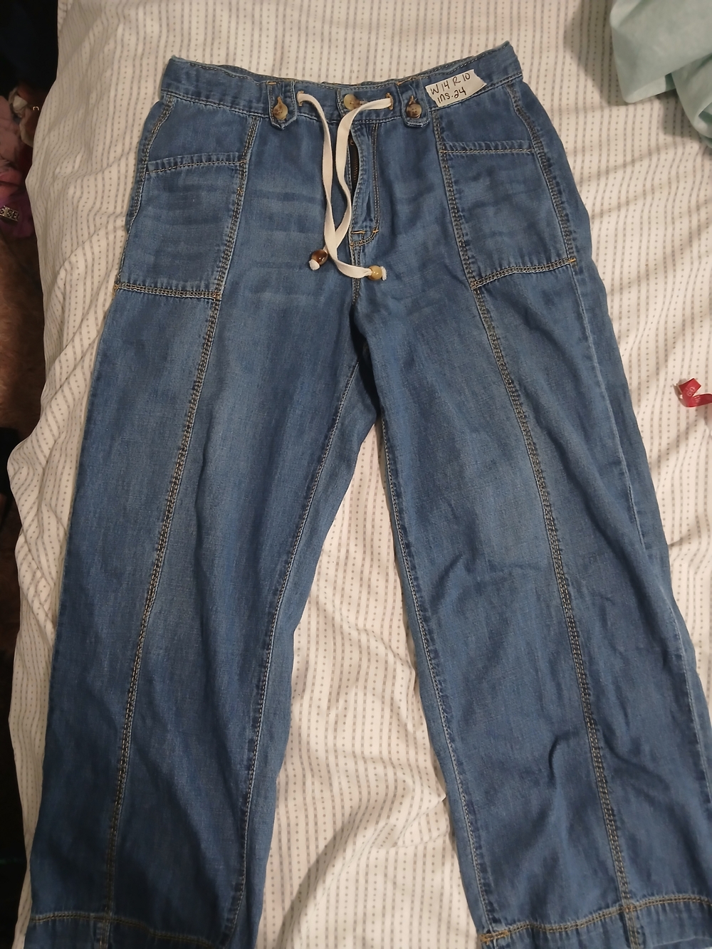 Women’s Light Blue Cropped Denim Jeans with Drawstring Waist